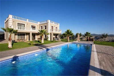 Spectacular Mansion For Sale - Main view of mansion and large private pool