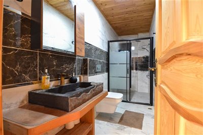 Beautiful Sea View Villa For Sale In Antalya – Stylish family bathroom