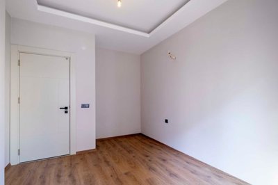 Modern Newly-Built Alanya Property For Sale – A lovely room with laminate flooring