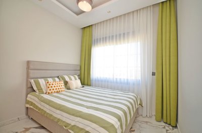 Sea View 2-Bed Alanya Apartment Just 100m From The Beach - Light and airy bedroom