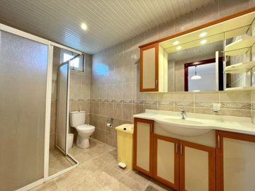 Impeccable Alanya Apartment For Sale – Large fully fitted family bathroom