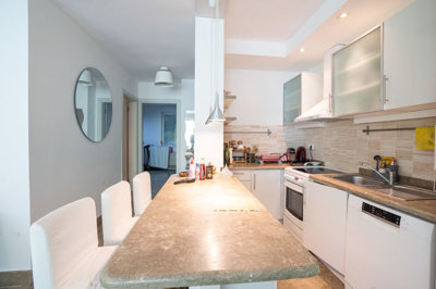 Prestigious Garden Apartment  in Gocek for sale - Fully fitted kitchen and breakfast bar