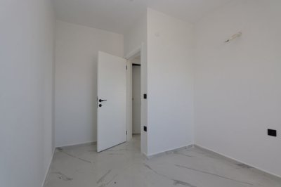 Sea View Duplex Apartment For Sale in Mahmutlar, Alanya - Spacious bedroom