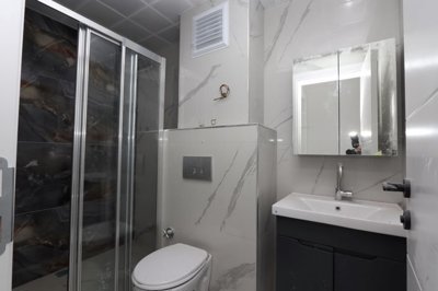 Sea View Duplex Apartment For Sale in Mahmutlar, Alanya - Modern family bathroom
