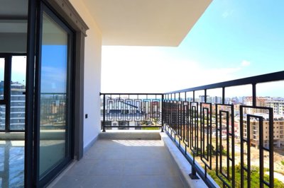Sea View Duplex Apartment For Sale in Mahmutlar, Alanya - Large balcony from living space with sea views