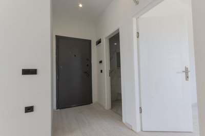 Brand-New Apartment For Sale In Avsallar - Apartment entrance