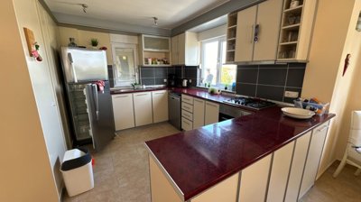 Charming Detached Villa For Sale in Belek, Antalya - Fully fitted modern kitchen with breakfast bar
