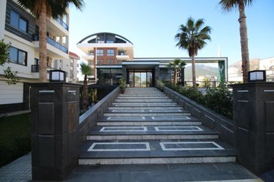 Unmissable Alanya Property - Main complex entrance