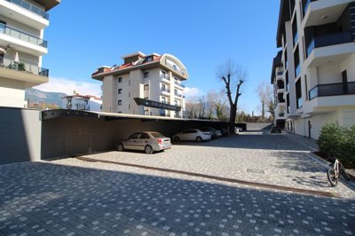 Unmissable Alanya Property - Parking area