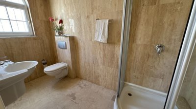 Idyllic Detached Villa For Sale in Belek, Antalya - Luxurious bathroom