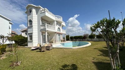 Idyllic Detached Villa For Sale in Belek, Antalya - Side view of villa and gardens