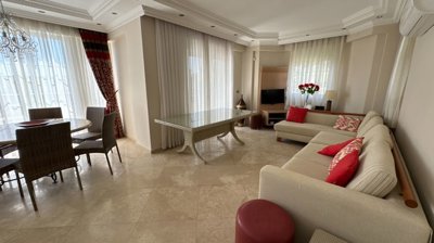 Idyllic Detached Villa For Sale in Belek, Antalya - Lounge and dining area