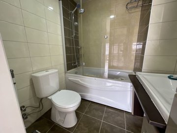 Light-Filled Apartment In Belek For Sale - Shared family bathroom with bathtub