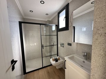 Exclusive 5-Bedroom Villa In Dalyan For Sale - Modern ensuite bathroom
