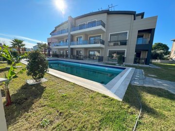 Trendy Apartment In Antalya For Sale - Lovely communal gardens and large pool