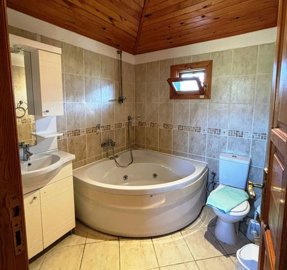 Charming Private Dalyan Property For Sale - Jacuzzi bathroom