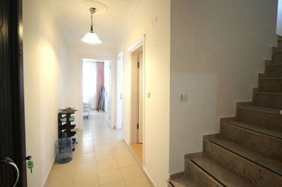 Ideally Located 3-Bedroom Didim Property For Sale – Apartment entrance hallway