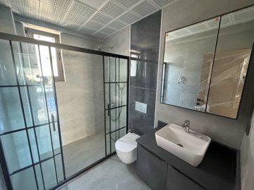 Exceptional Belek Apartment In Antalya For Sale - Gorgeous shower room with modern shower