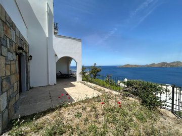 A Must-See Duplex Apartment For Sale In Bodrum - Plenty of outdoor living space