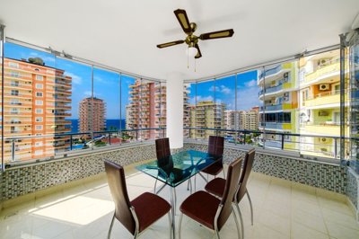 A Chic Sea View Apartment For Sale in Mahmutlar, Alanya - Spacious balcony, ideal outdoor space