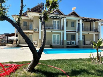 Dalyan Garden Apartment For Sale Near The Town - Main view of apartment building and shared pool