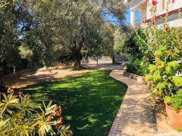 Uniquely Designed Fethiye Property For Sale – Pretty established gardens
