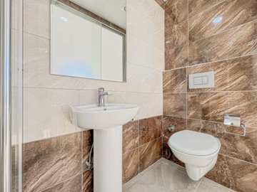 A Pristine Apartment For Sale In Avsallar - Ensuite bathroom