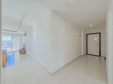 A Pristine Apartment For Sale In Avsallar - Entrance hallway