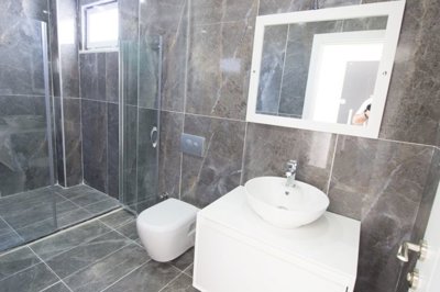 Exclusive Belek Antalya Apartment For Sale - A luxury family bathroom