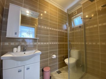 Beautiful Sea View Didim Penthouse Apartment For Sale – En suite bathroom in bedroom