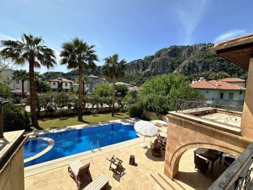 Grand Private Villa With Pool And Luxury Facilities - A gorgeous sun trap roof terrace