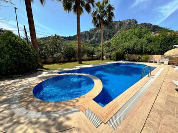 Grand Private Villa With Pool And Luxury Facilities - Enticing private pool and sun terraces
