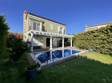 A Beautiful Stone-Built Duplex Alacati Property For Sale - Stunning duplex detached villa with private pool and garden