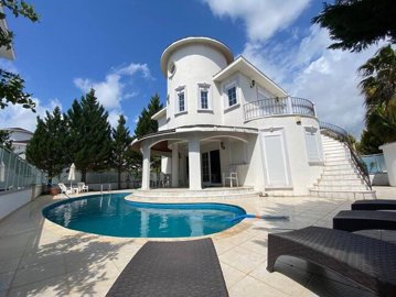 A beautiful Detached Golf Villa in Antalya For Sale - A pretty villa with pool and easy-to-maintain exterior
