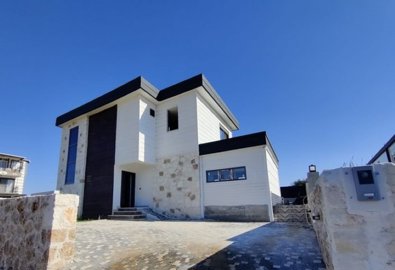 Prime Location Villa For Sale in Antalya - Private driveway