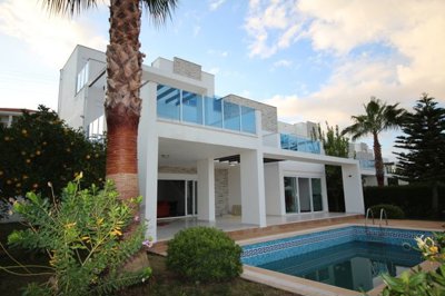 Luxury Side Villa - Peaceful Location - Private garden and pool