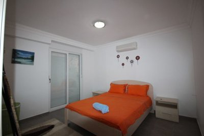 Luxury Side Villa - Peaceful Location - Lower ground floor bedroom