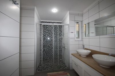 Luxury Side Villa - Peaceful Location - 3 en-suite bathrooms