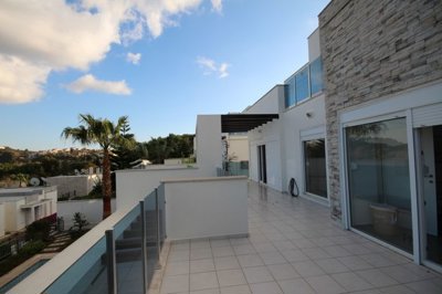 Luxury Side Villa - Peaceful Location - Huge balconies