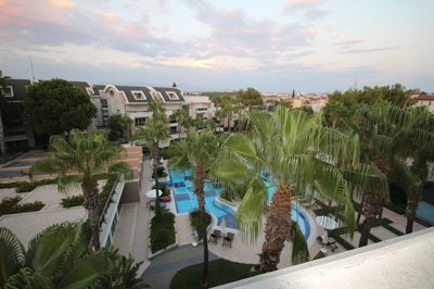 Side 3-Bed Penthouse - Resort Complex - Tripical pool and landscaped gardens