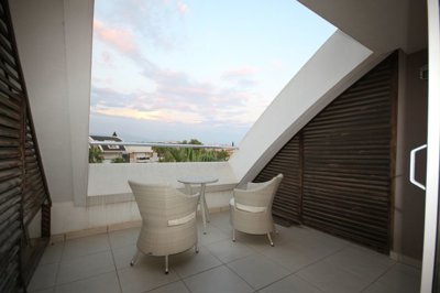 Side 3-Bed Penthouse - Resort Complex - Private roof terrace