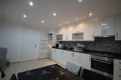 Side 3-Bed Penthouse - Resort Complex - Modern fitted kitchen