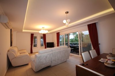 Side 3-Bed Penthouse - Resort Complex - Lounge/diner