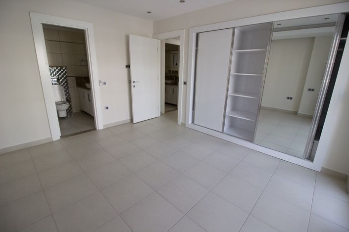 Image No.12-2 Bed Apartment for sale