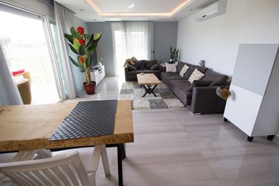 Luxury 2-Bed Side Apartment - Concealed low energy lighting