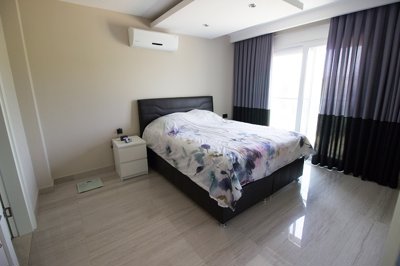 Luxury 2-Bed Side Apartment - Master bedroom
