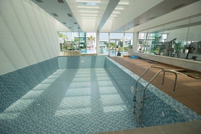 Luxury 2-Bed Side Apartment - Indoor pool