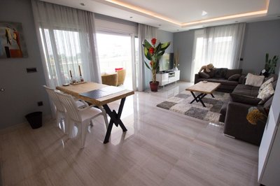 Luxury 2-Bed Side Apartment - Ample natural light
