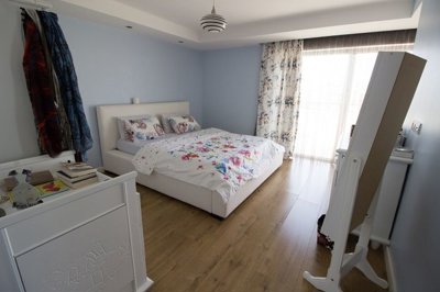 4-Bed Modern Side Apartment - Large master bedroom