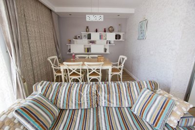 4-Bed Modern Side Apartment - Lounge/diner